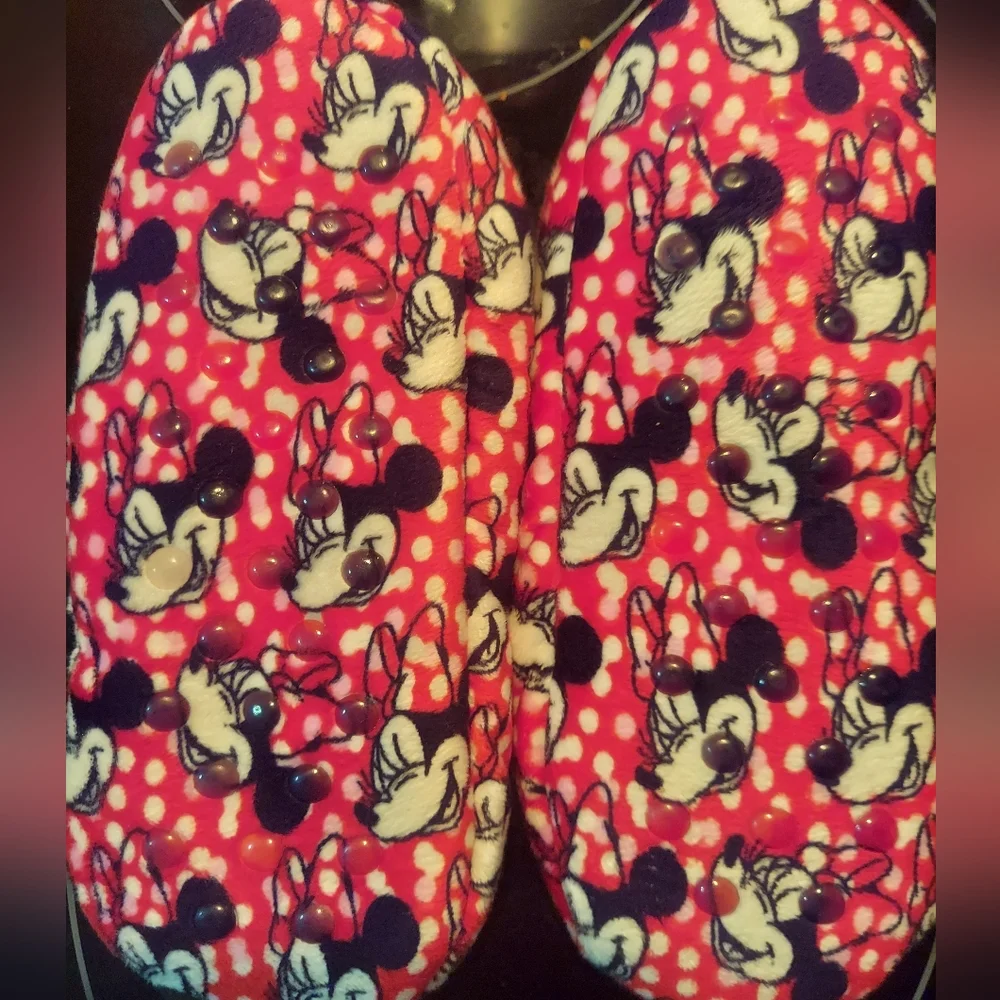 🎁 = 10/$25. NWOT Minnie Mouse slippers